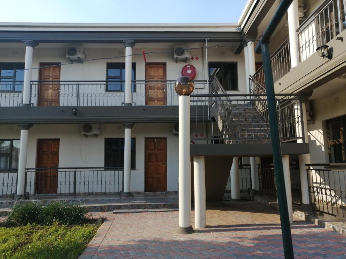 Lala Poa Guest House เคลิร์กสดอร์ป ภายนอก รูปภาพ