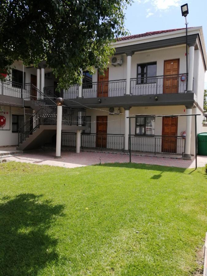 Lala Poa Guest House เคลิร์กสดอร์ป ภายนอก รูปภาพ