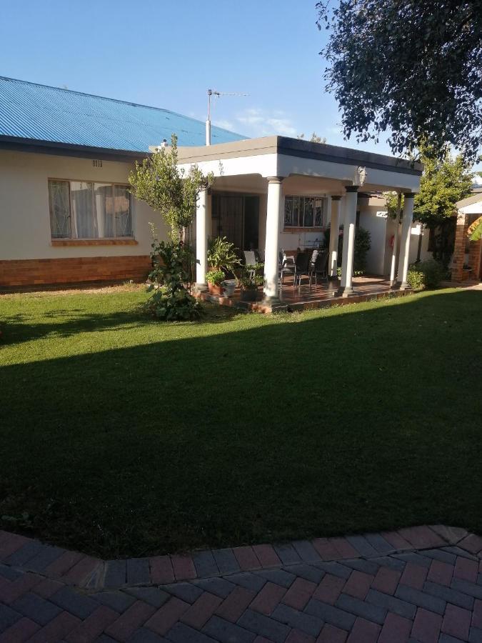 Lala Poa Guest House เคลิร์กสดอร์ป ภายนอก รูปภาพ