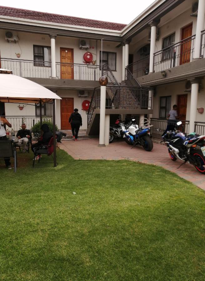 Lala Poa Guest House เคลิร์กสดอร์ป ภายนอก รูปภาพ